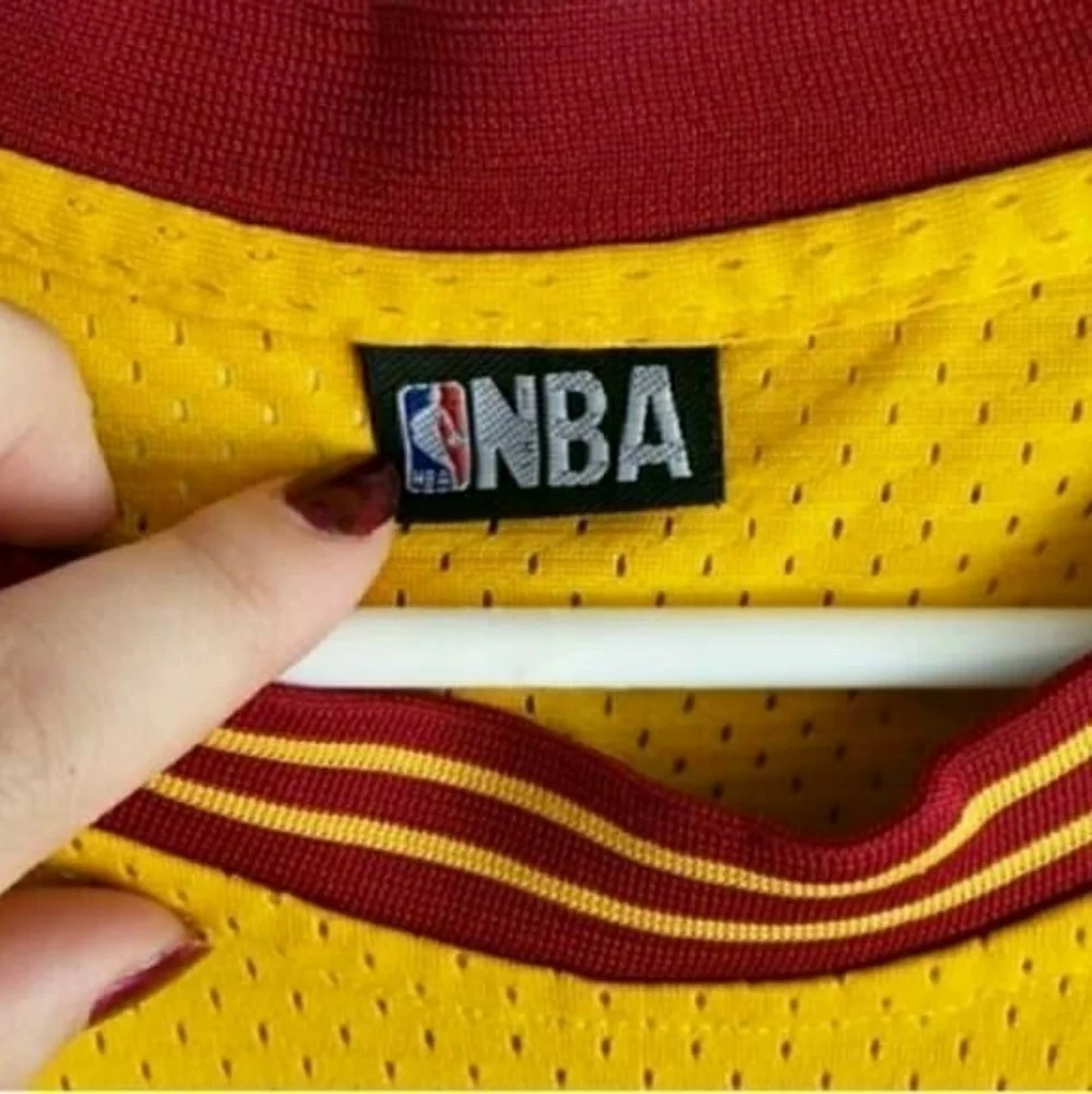 LeBron James 23 Cavaliers‎ Gold Red Jersey 23 XL